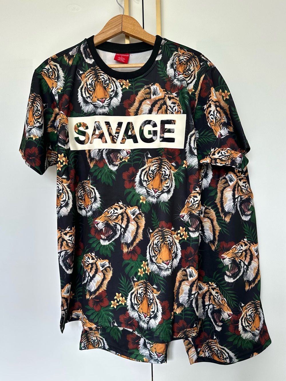 Victorious Men’s Tiger Floral Savage T-Shirt & Shorts Set Large